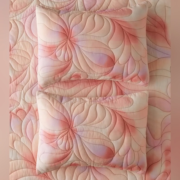 URBAN OUTFITTERS Trippy Quilt and Sham Set - Picture 7 of 7